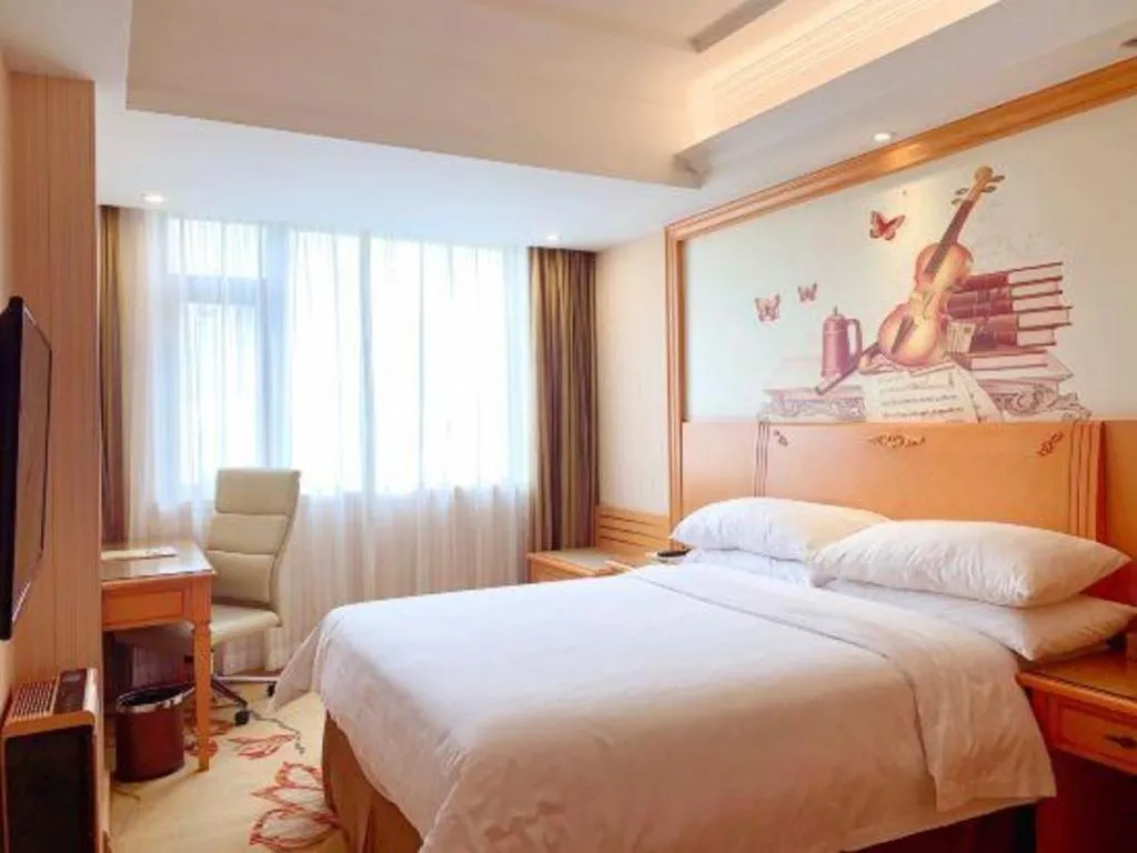 Bed in Vienna Hotel Shenzhen Bao'an Airport Taoyuanju Pingluanshan Metro Station