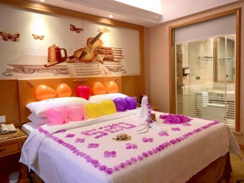 Bed in Vienna Hotel Shenzhen Bao'an Airport Taoyuanju Pingluanshan Metro Station