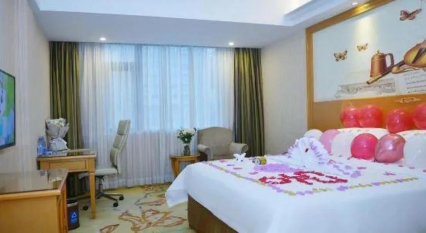 Bed in Vienna Hotel Shenzhen Bao'an Airport Taoyuanju Pingluanshan Metro Station