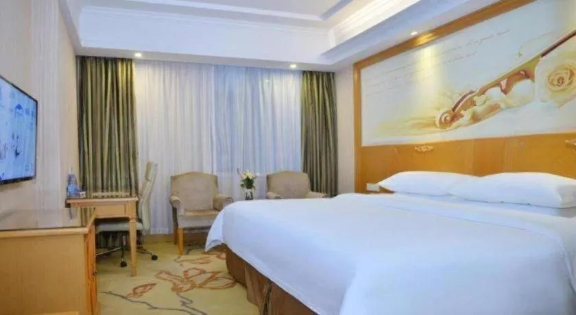 Bed in Vienna Hotel Shenzhen Bao'an Airport Taoyuanju Pingluanshan Metro Station