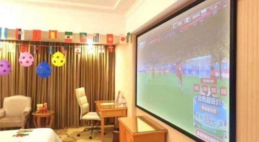 Vienna Hotel Shenzhen Bao'an Airport Taoyuanju Pingluanshan Metro Station