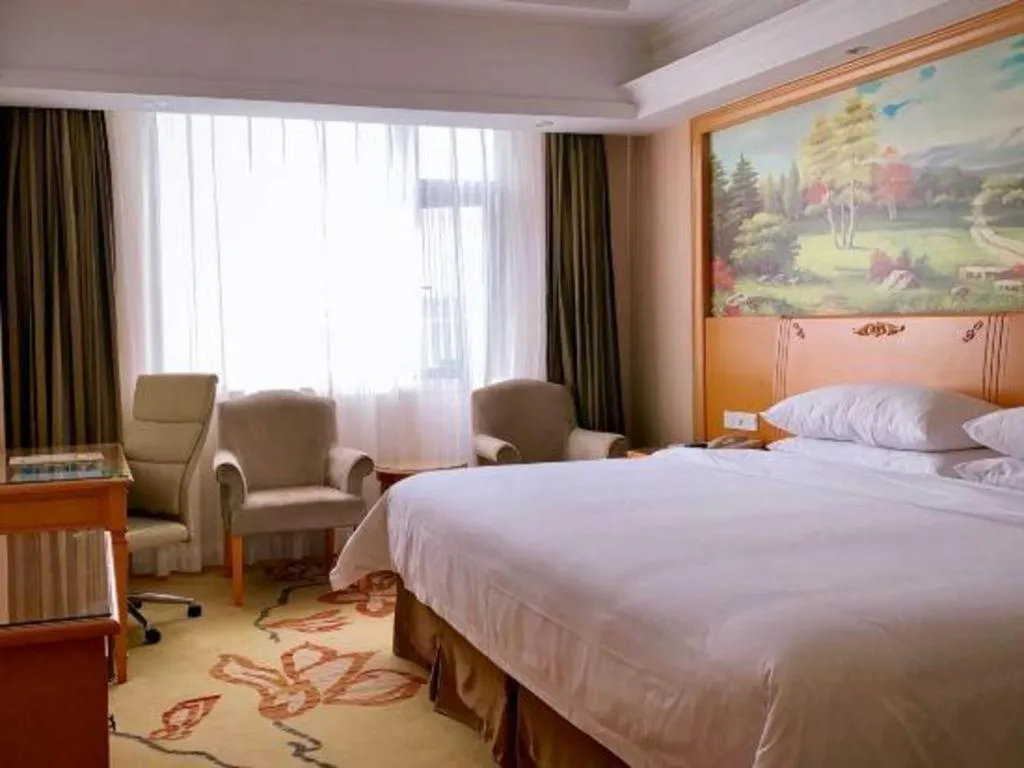 Bed in Vienna Hotel Shenzhen Bao'an Airport Taoyuanju Pingluanshan Metro Station