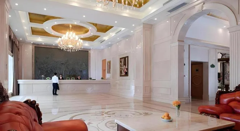 Vienna Hotel Shenzhen Bao'an Airport Taoyuanju Pingluanshan Metro Station