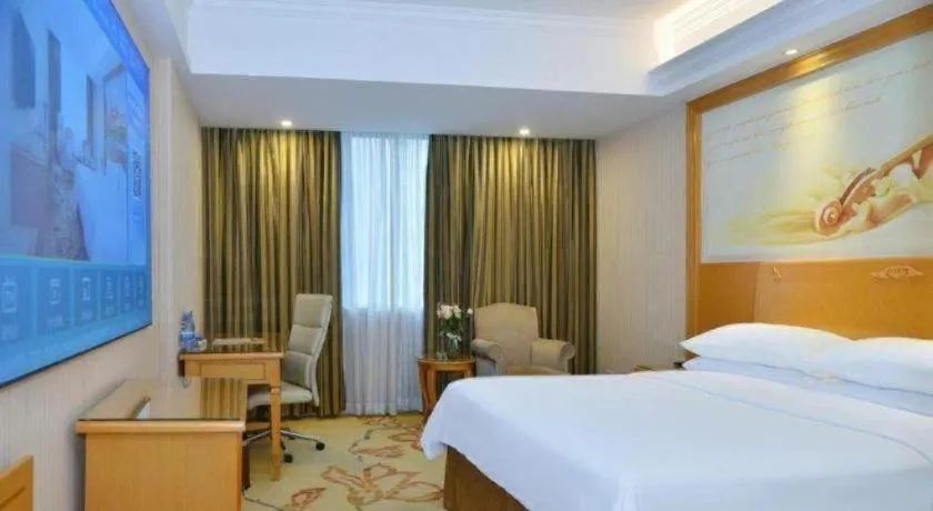 Bed in Vienna Hotel Shenzhen Bao'an Airport Taoyuanju Pingluanshan Metro Station