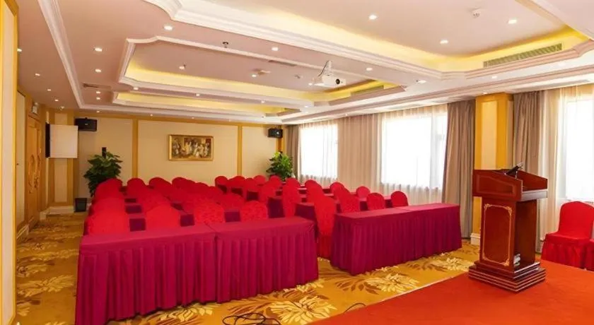 Vienna Hotel Shenzhen Bao'an Airport Taoyuanju Pingluanshan Metro Station