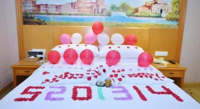 Bed in Vienna Hotel Shenzhen Bao'an Airport Taoyuanju Pingluanshan Metro Station