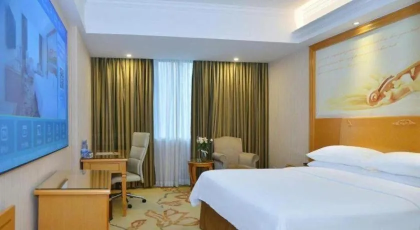 Bed in Vienna Hotel Shenzhen Bao'an Airport Taoyuanju Pingluanshan Metro Station