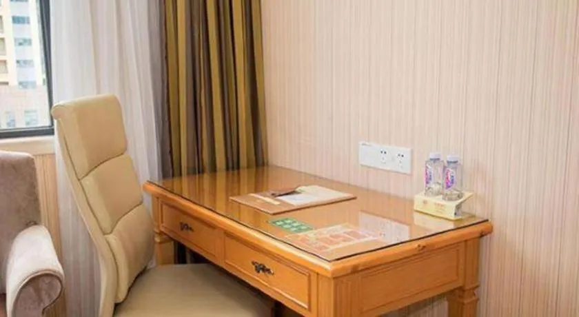 Vienna Hotel Shenzhen Bao'an Airport Taoyuanju Pingluanshan Metro Station