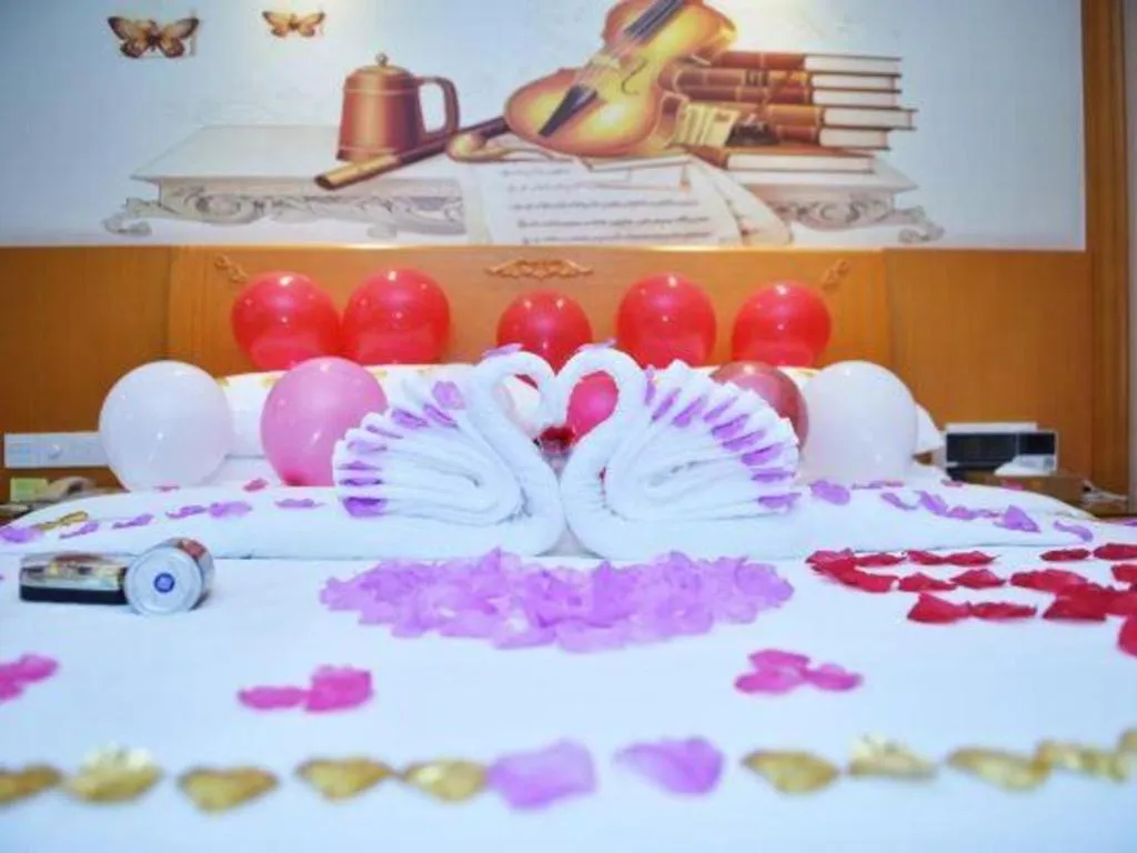 Vienna Hotel Shenzhen Bao'an Airport Taoyuanju Pingluanshan Metro Station