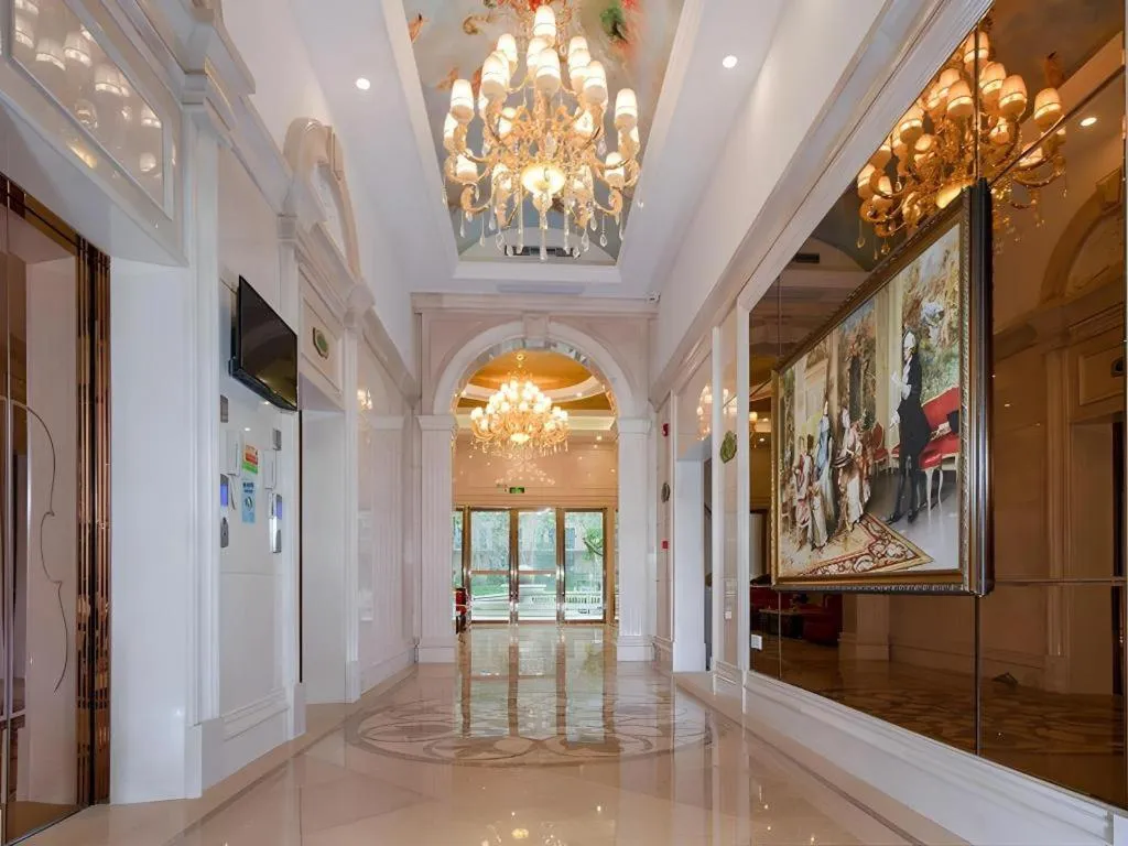 Vienna Hotel Shenzhen Bao'an Airport Taoyuanju Pingluanshan Metro Station