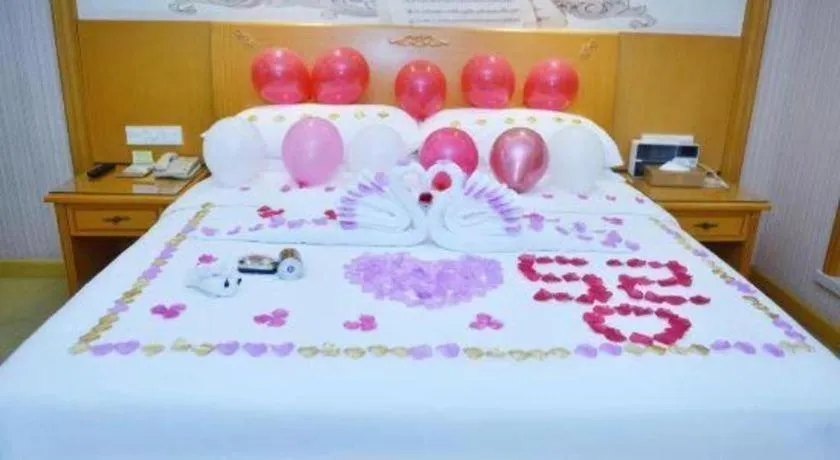 Bed in Vienna Hotel Shenzhen Bao'an Airport Taoyuanju Pingluanshan Metro Station