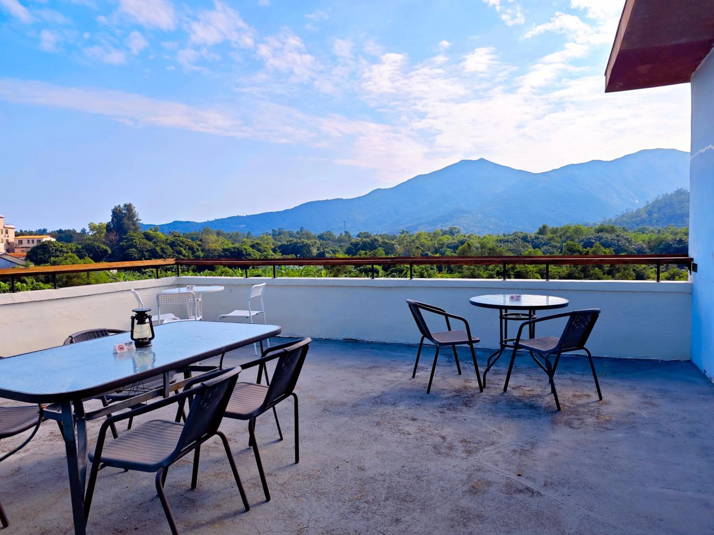 Day in Cloud Tree Inn Boutique Guesthouse XiChong DaPeng ShenZhen 深圳大鹏西涌云树里民宿Yun Shu Li