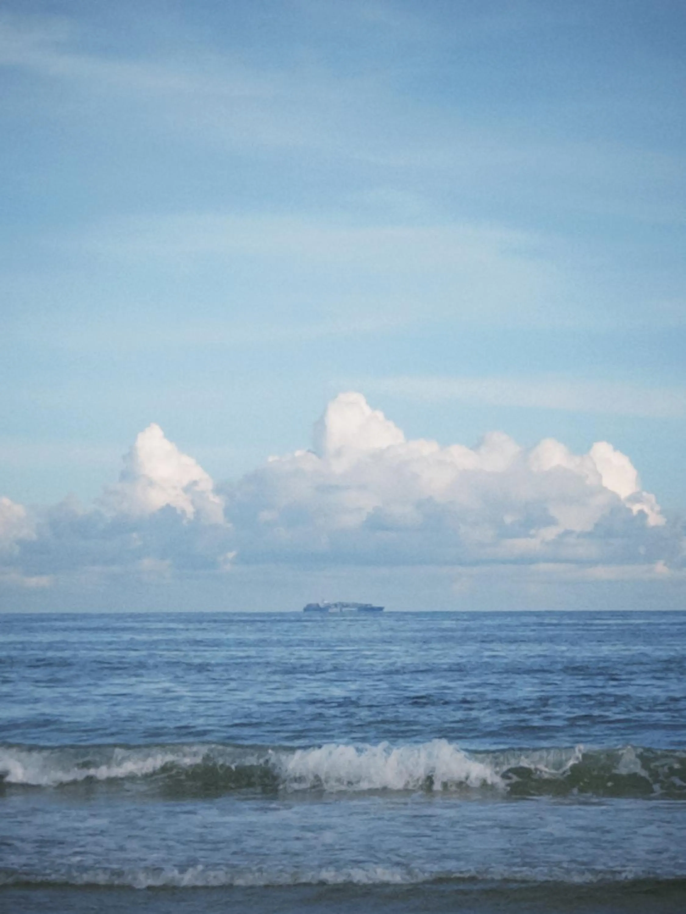 Beach in Cloud Tree Inn Boutique Guesthouse XiChong DaPeng ShenZhen 深圳大鹏西涌云树里民宿Yun Shu Li