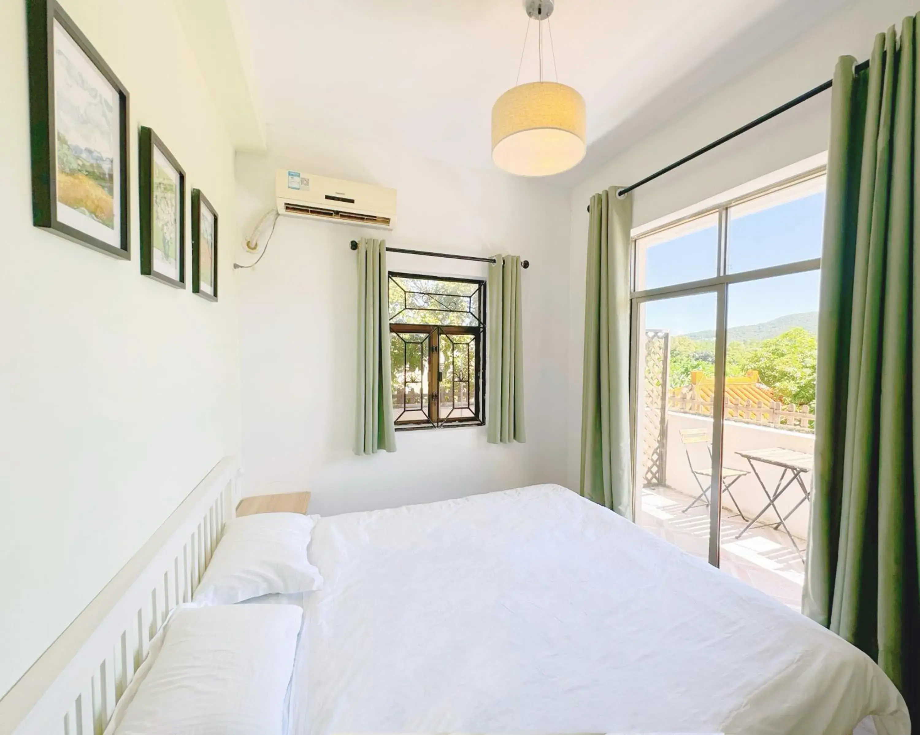 Double Room with Balcony in Cloud Tree Inn Yun Shu Li ,Xichong, Shenzhen 深圳西涌云树里民宿 Double Room with Balcony in Cloud Tree Inn Yun Shu Li ,Xichong, Shenzhen 深圳西涌云树里民宿