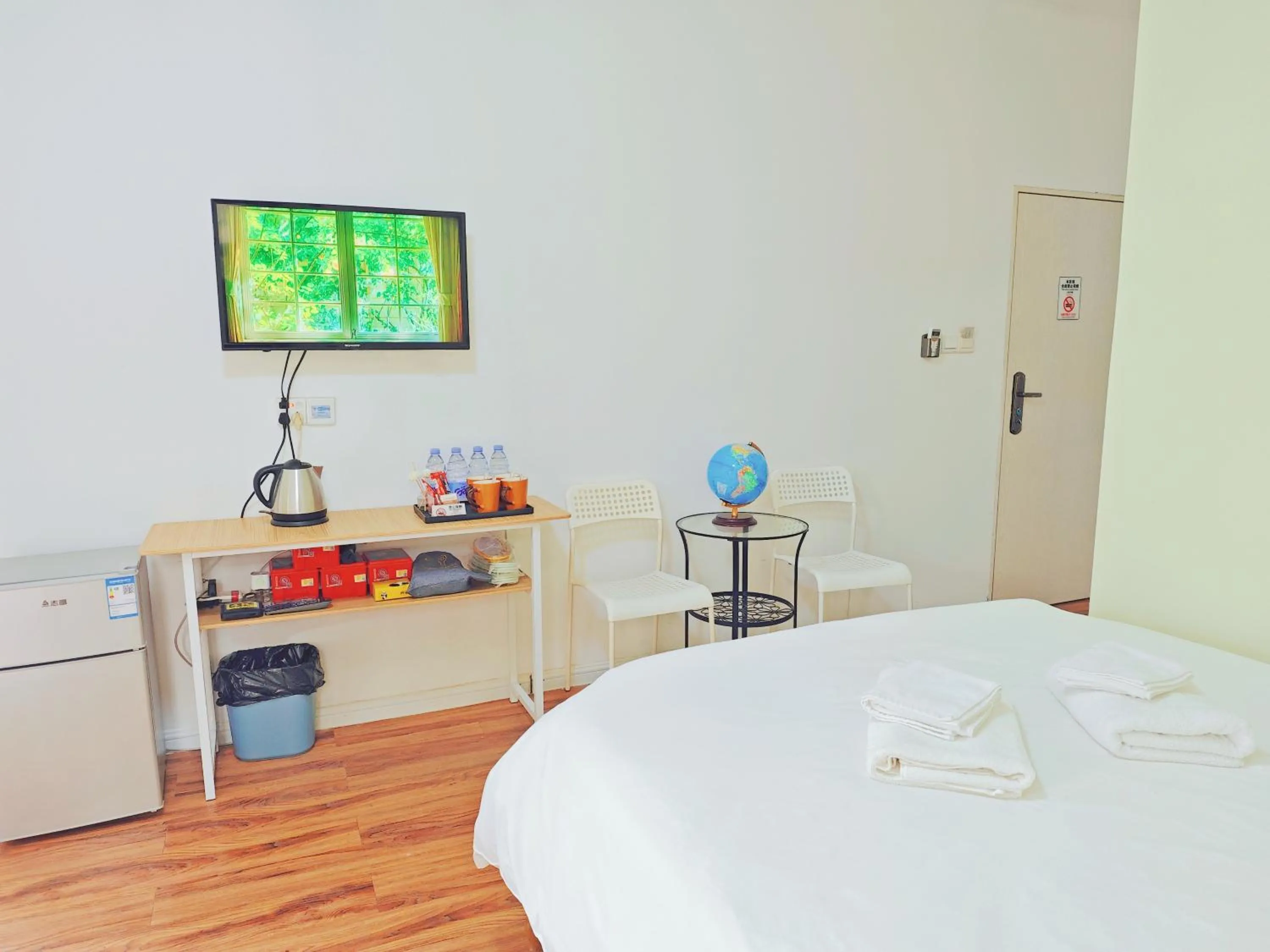 TV and multimedia, Bed in Cloud Tree Inn Boutique Guesthouse XiChong DaPeng ShenZhen 深圳大鹏西涌云树里民宿Yun Shu Li