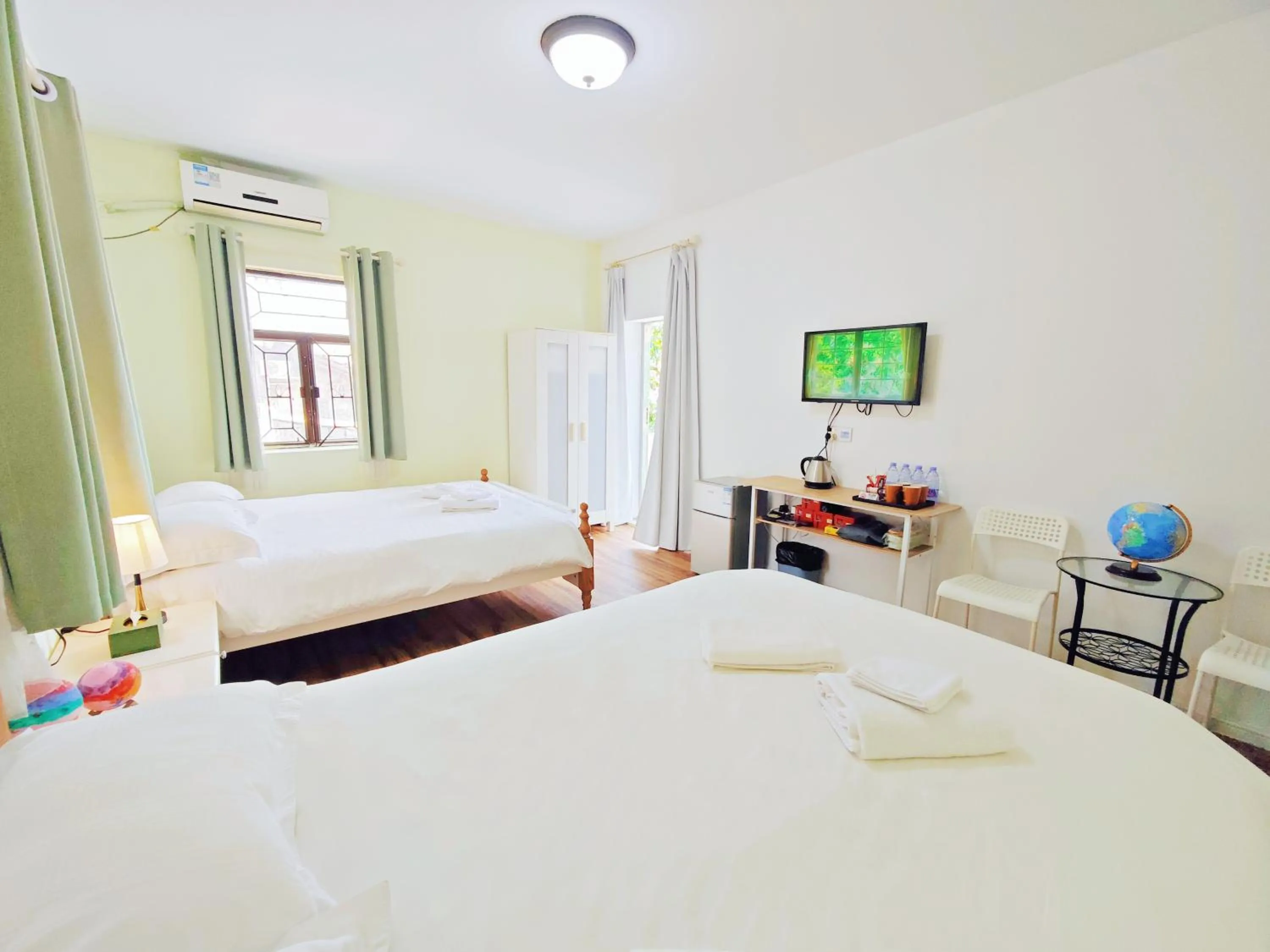 Bed in Cloud Tree Inn Boutique Guesthouse XiChong DaPeng ShenZhen 深圳大鹏西涌云树里民宿Yun Shu Li