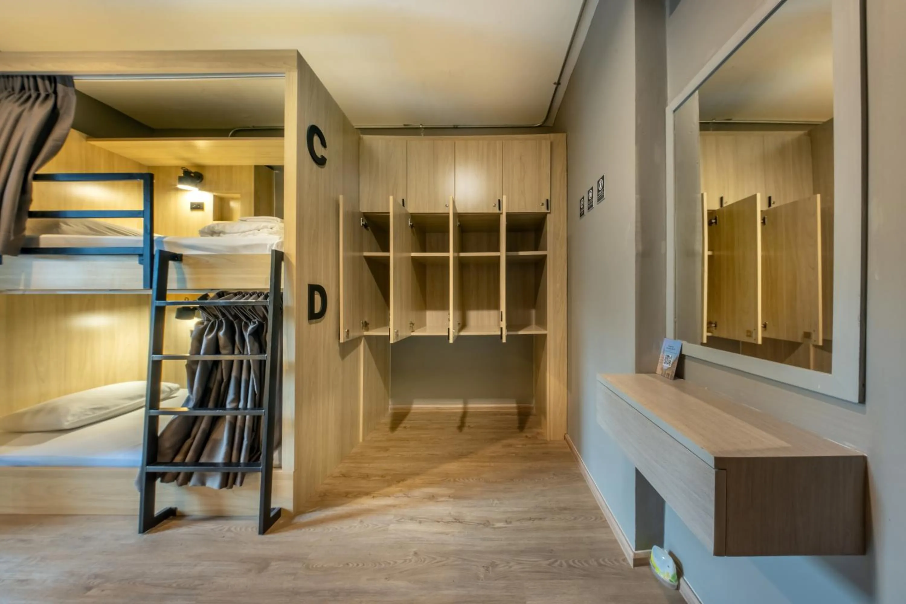 locker, Bed in Ralph Poshtel Pratunam