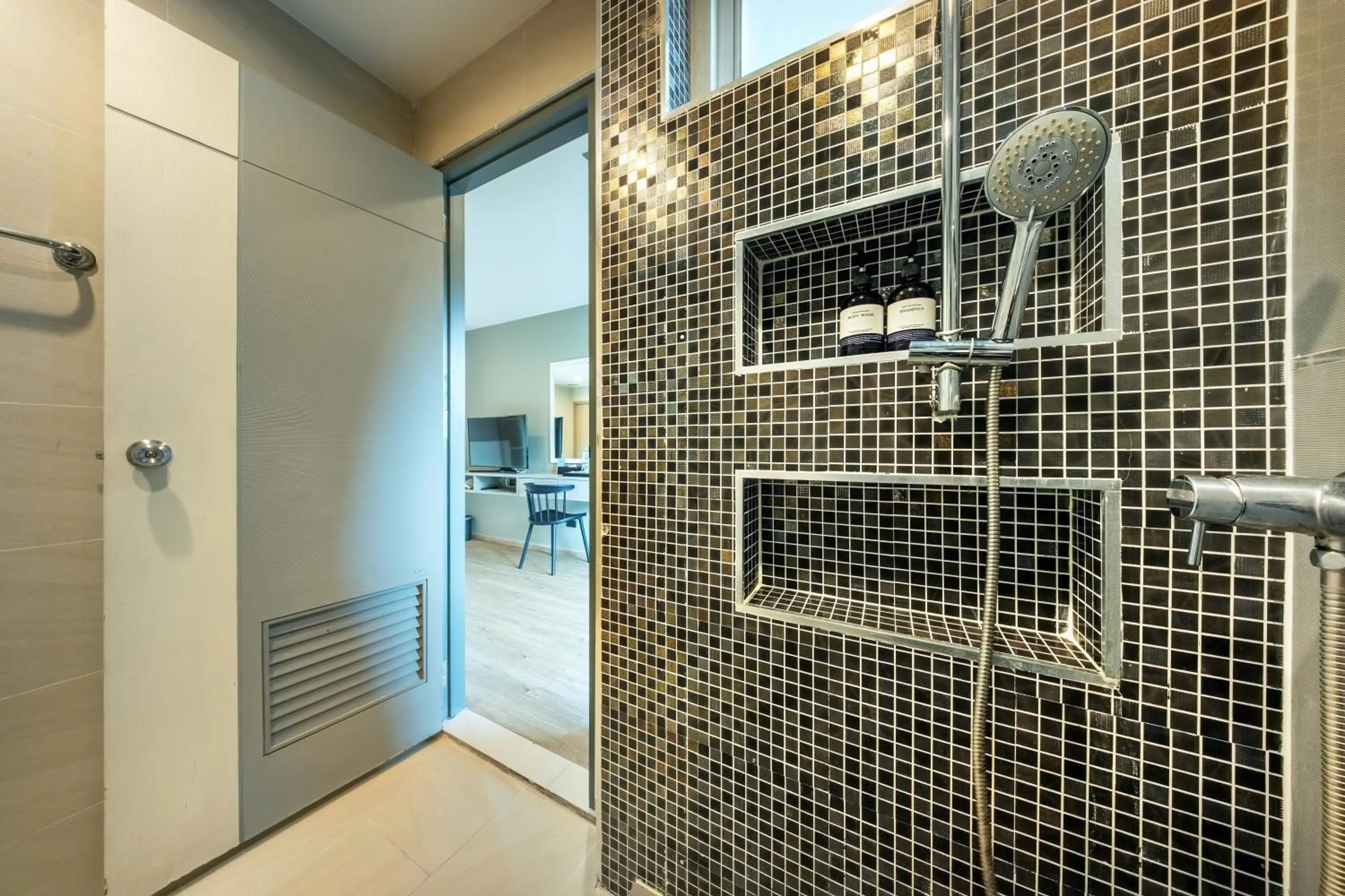 Toilet in Ralph Poshtel Pratunam