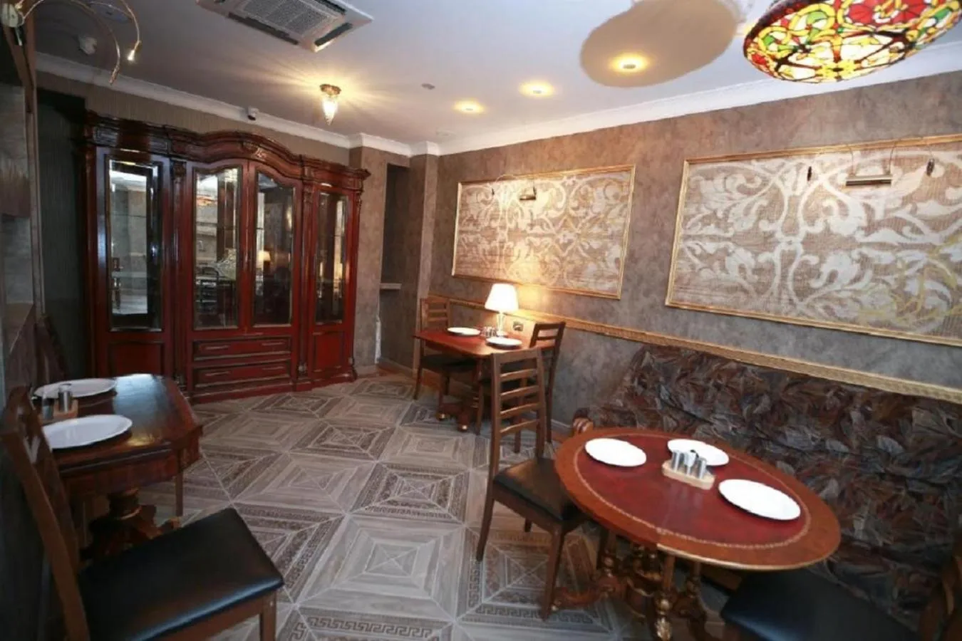 Restaurant/places to eat in West Inn Hotel & Restaurant