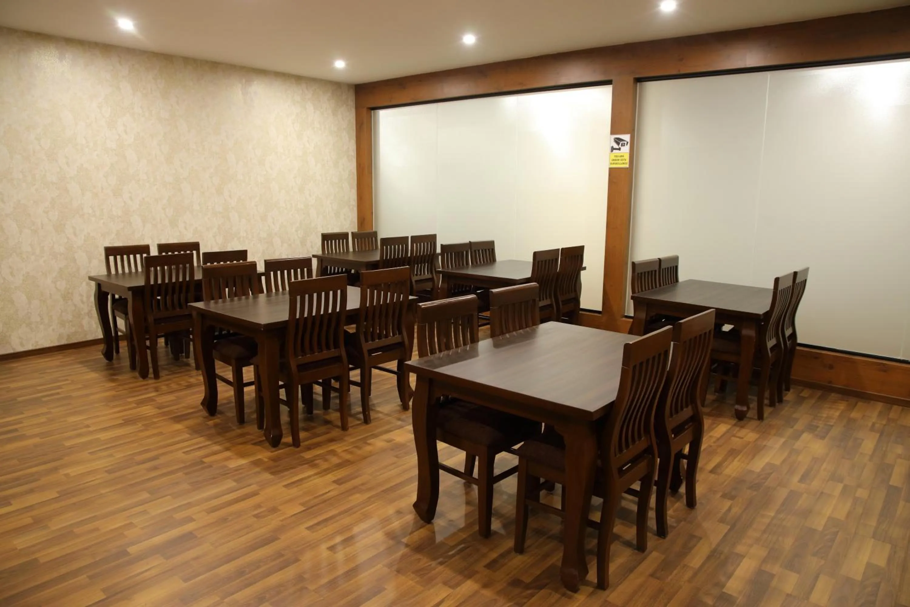 Zing Rooms by GuestHouse Suites