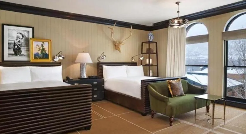 Bed in Hotel Jerome, An Auberge Resort