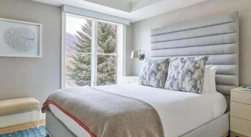 Bed in Hotel Jerome, An Auberge Resort