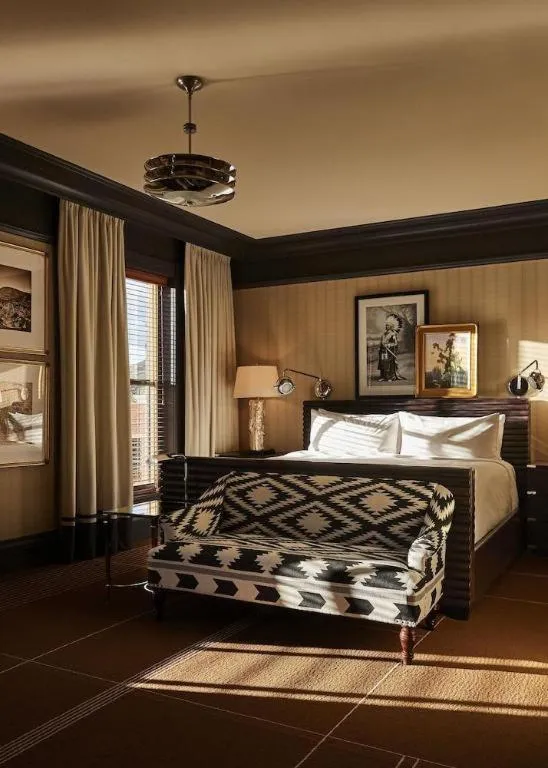 Bed in Hotel Jerome, An Auberge Resort