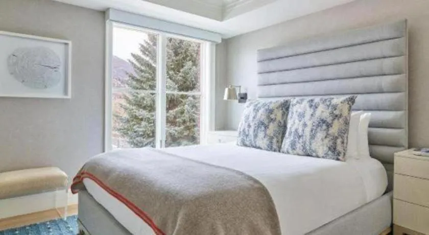 Bed in Hotel Jerome, An Auberge Resort