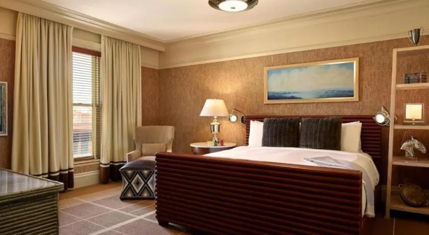 Bed in Hotel Jerome, An Auberge Resort