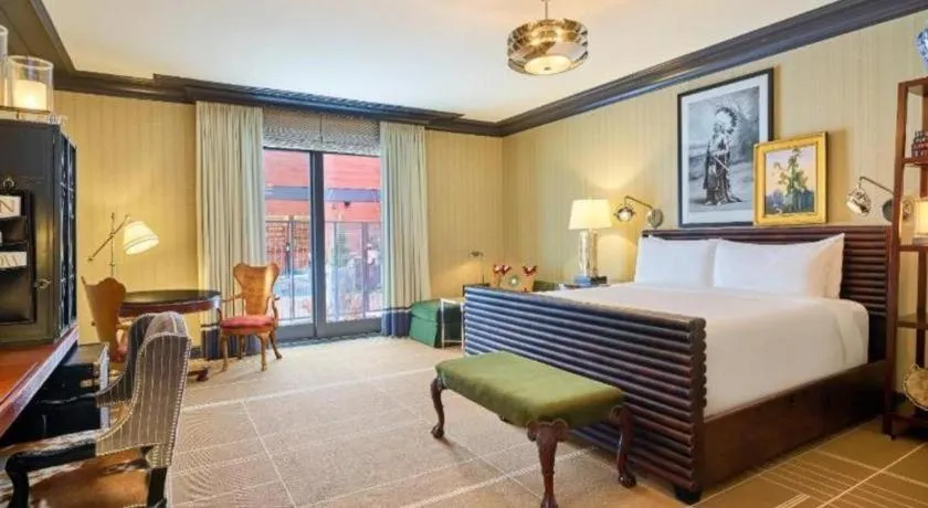 Bed in Hotel Jerome, An Auberge Resort