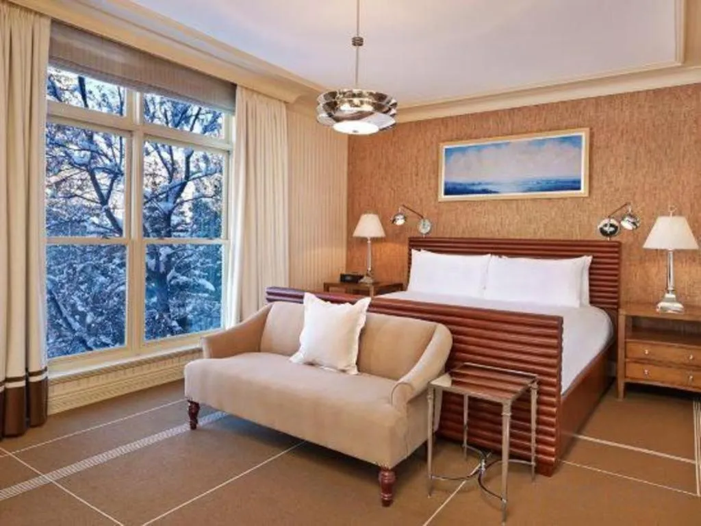 Bed in Hotel Jerome, An Auberge Resort