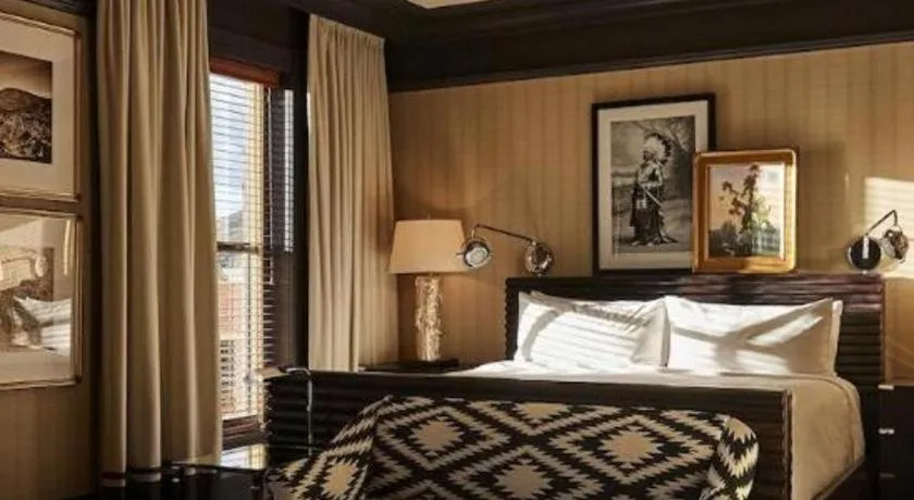 Bed in Hotel Jerome, An Auberge Resort