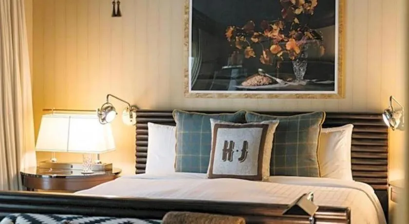 Bed in Hotel Jerome, An Auberge Resort