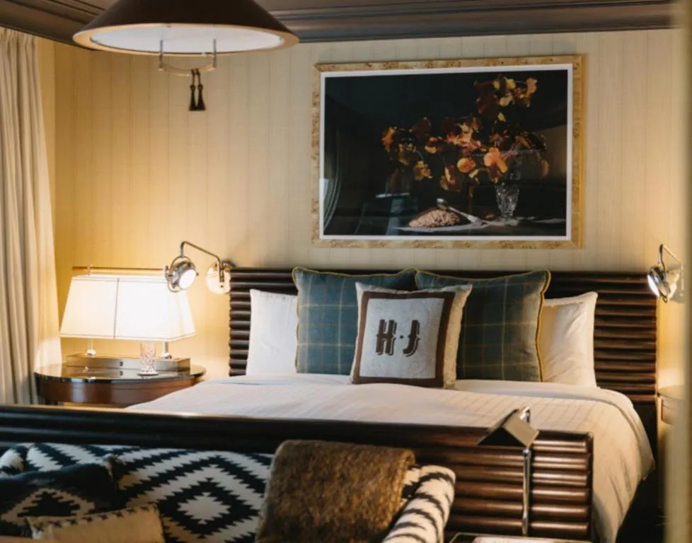 Bed in Hotel Jerome, An Auberge Resort