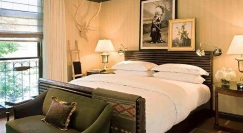 Bed in Hotel Jerome, An Auberge Resort