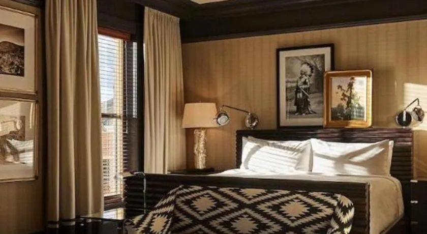 Bed in Hotel Jerome, An Auberge Resort