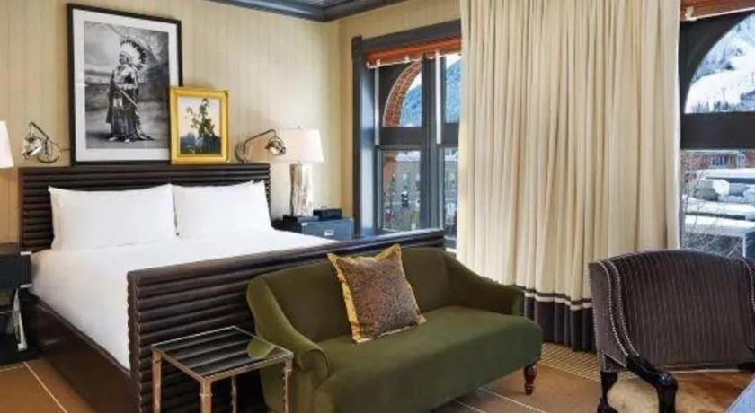 Bed in Hotel Jerome, An Auberge Resort