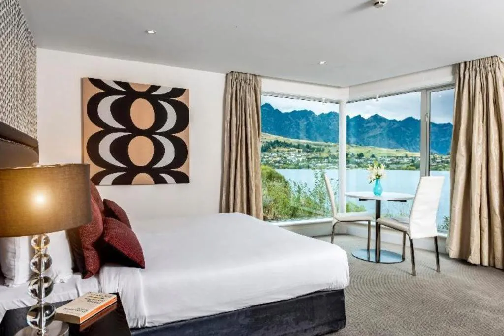 Bed in Oaks Queenstown Club Suites