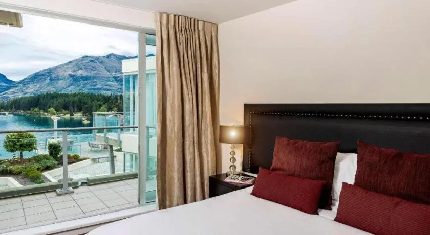 Bed in Oaks Queenstown Club Suites
