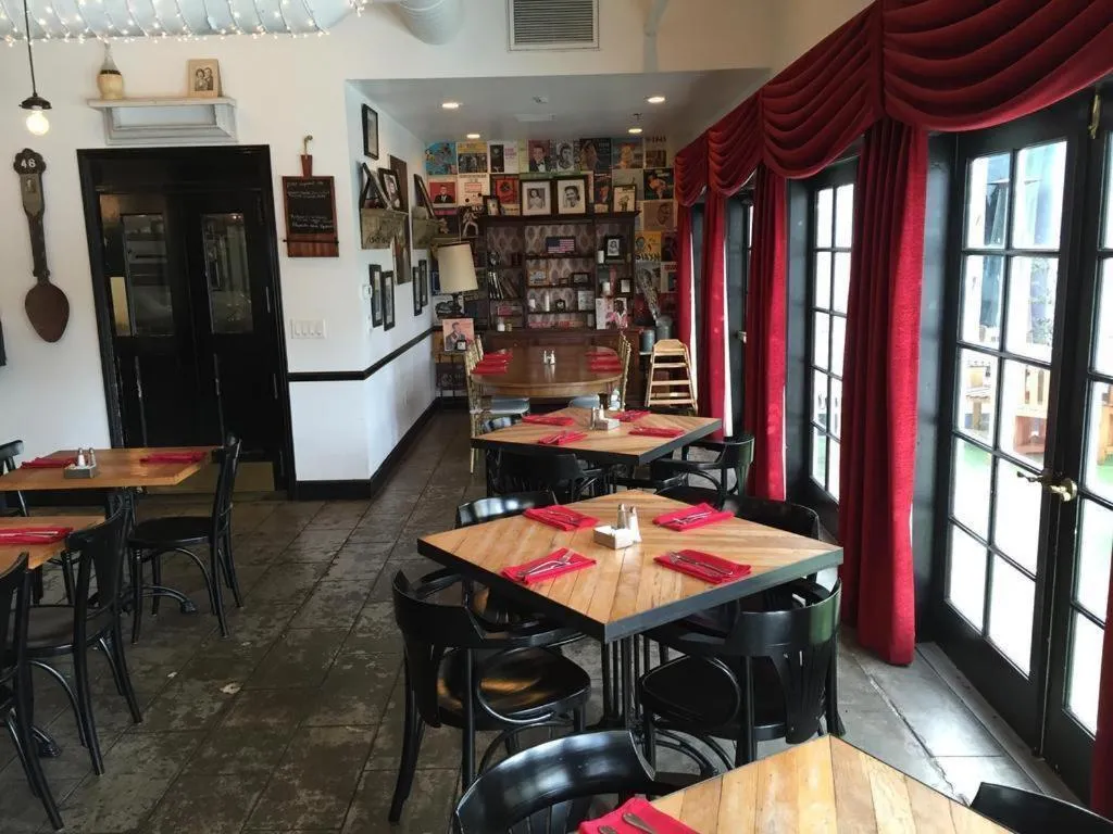 The Lafayette Hotel, Swim Club & Bungalows