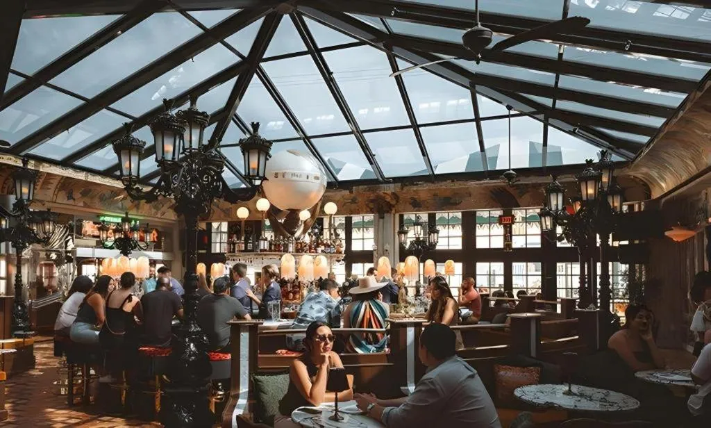 The Lafayette Hotel, Swim Club & Bungalows