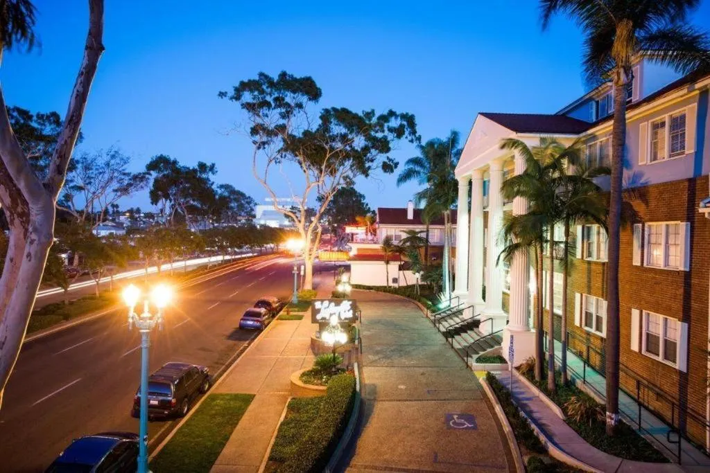 The Lafayette Hotel, Swim Club & Bungalows