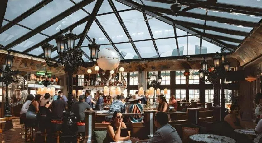 The Lafayette Hotel, Swim Club & Bungalows