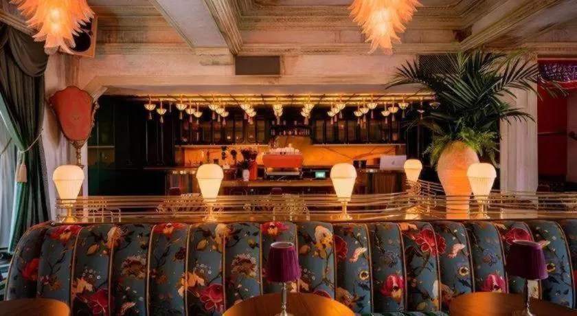 The Lafayette Hotel, Swim Club & Bungalows