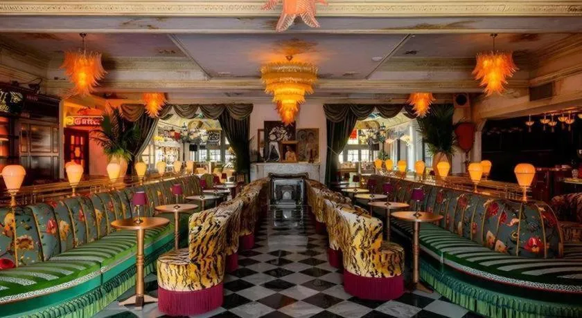 The Lafayette Hotel, Swim Club & Bungalows