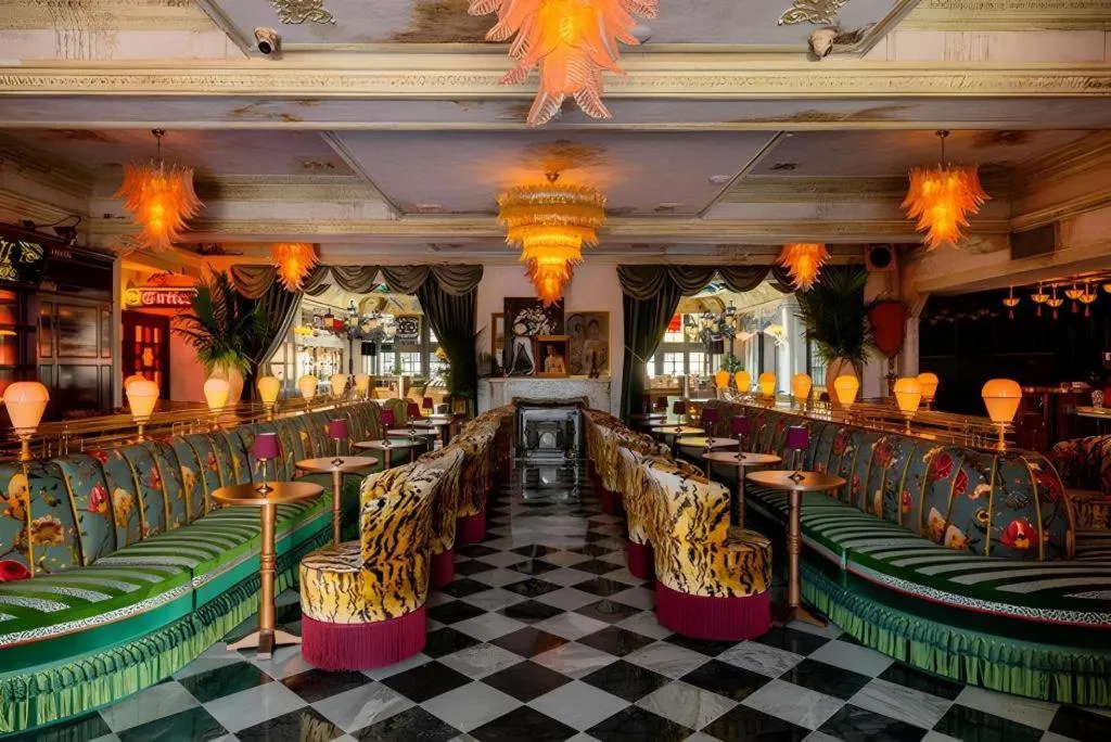 The Lafayette Hotel, Swim Club & Bungalows