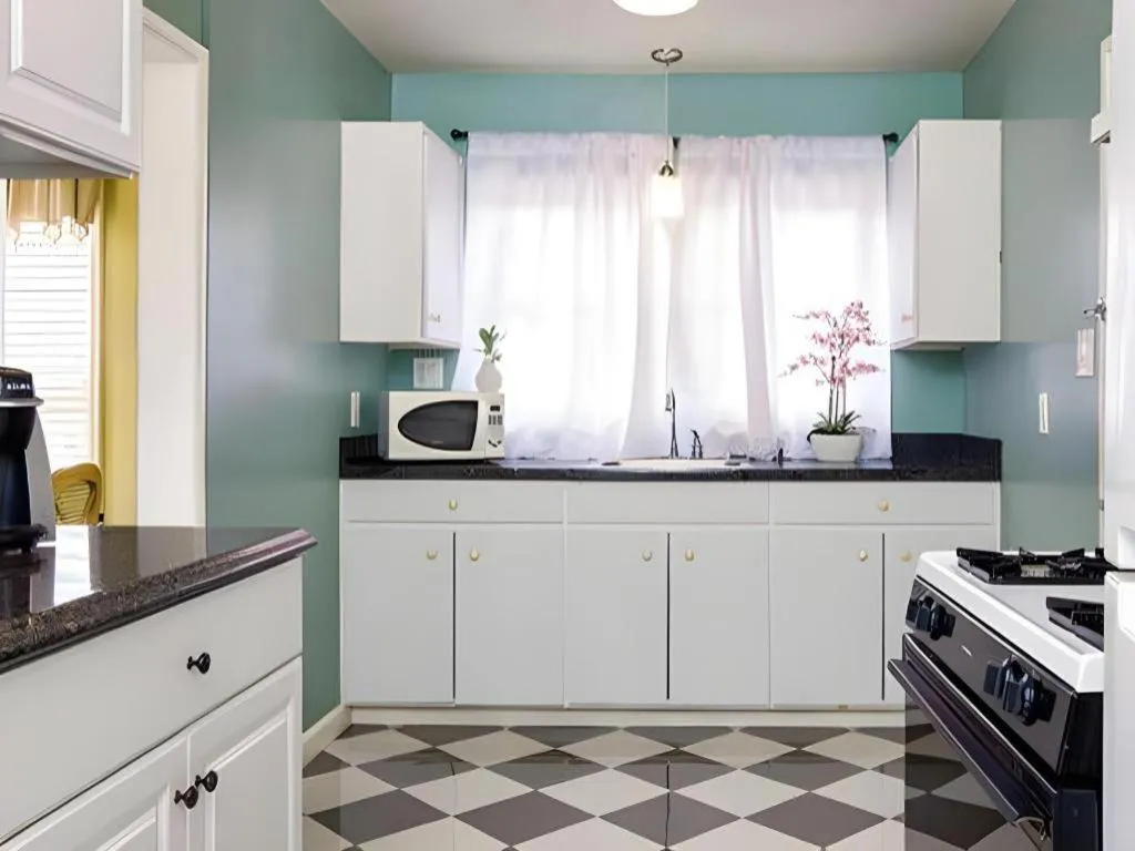 The Lafayette Hotel, Swim Club & Bungalows