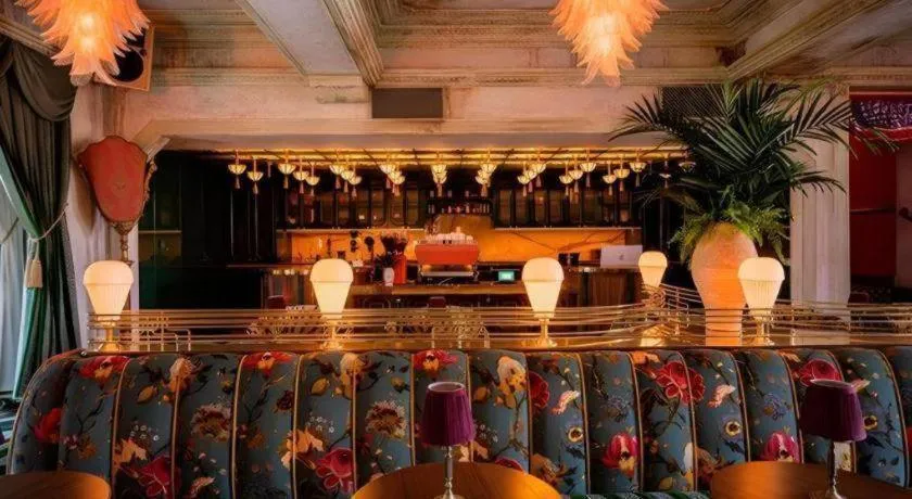 The Lafayette Hotel, Swim Club & Bungalows