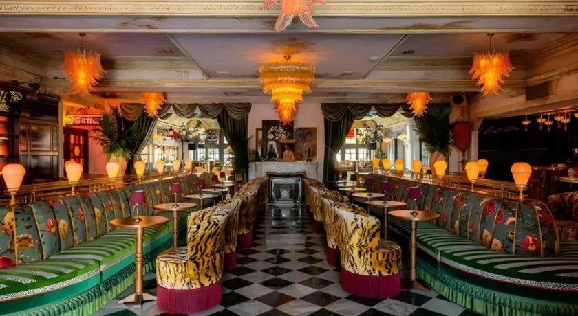 The Lafayette Hotel, Swim Club & Bungalows