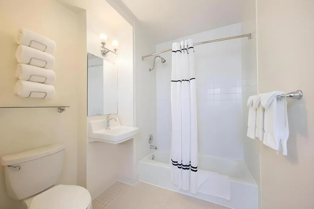 The Lafayette Hotel, Swim Club & Bungalows